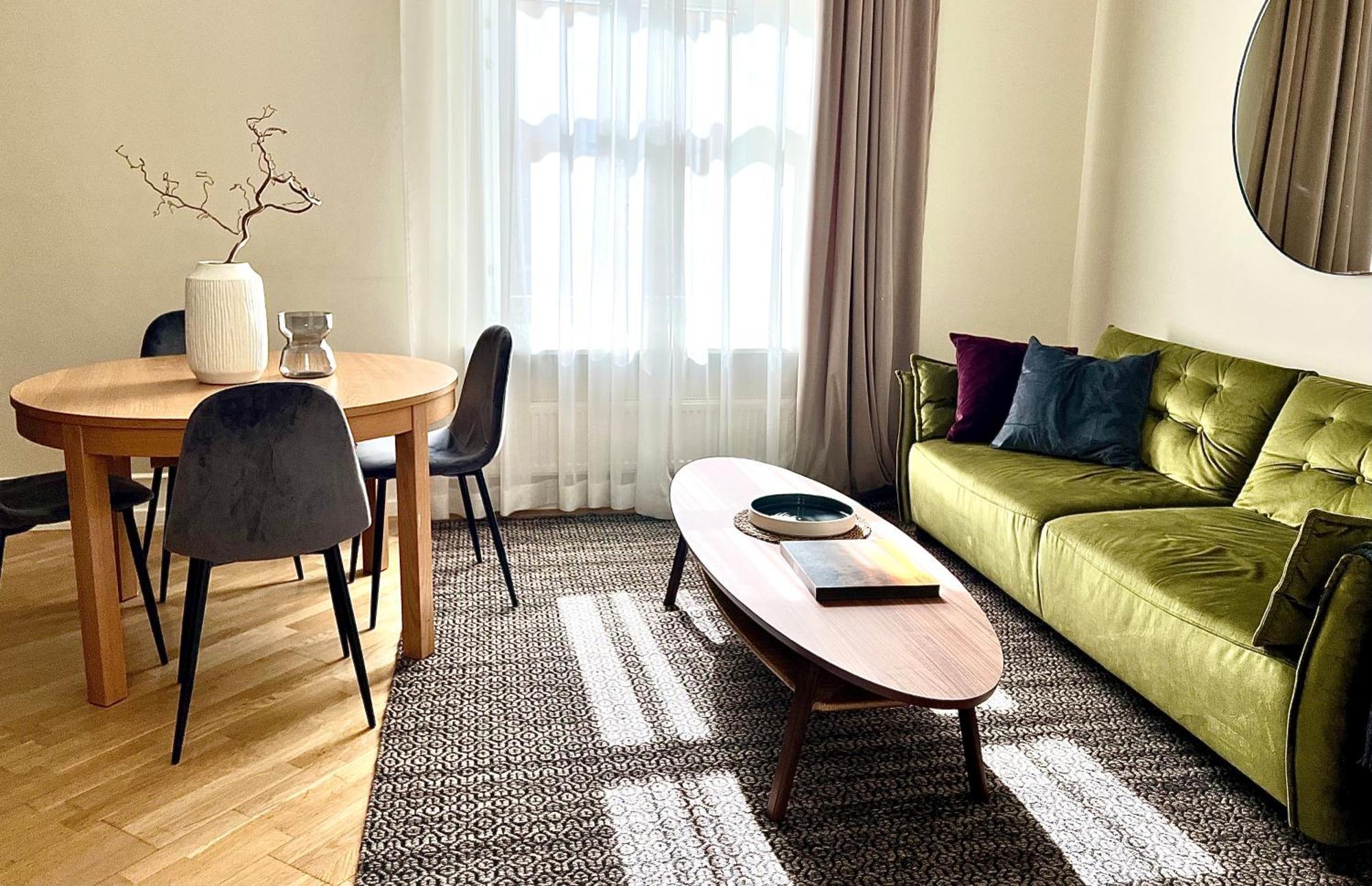 Apartment & - Town Hall *
