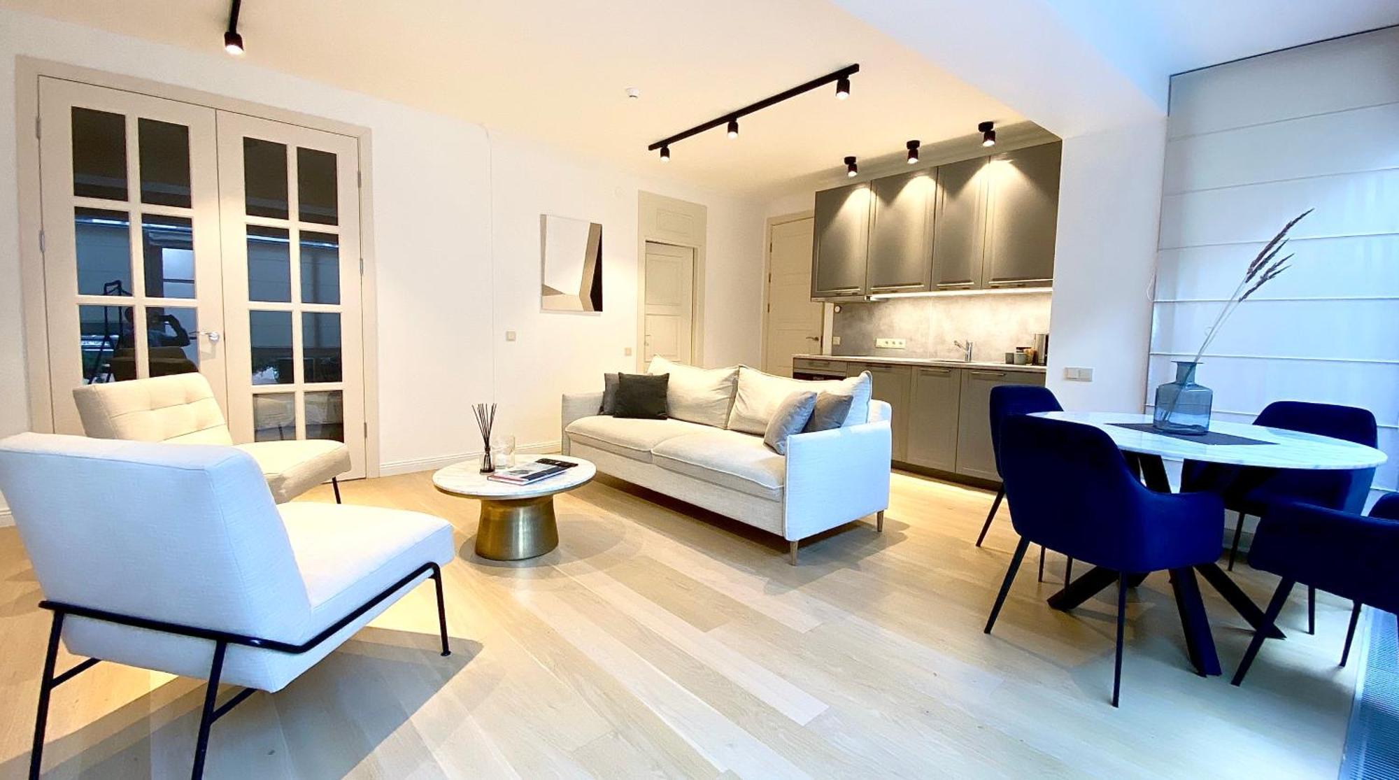 Apartment & - Town Hall *