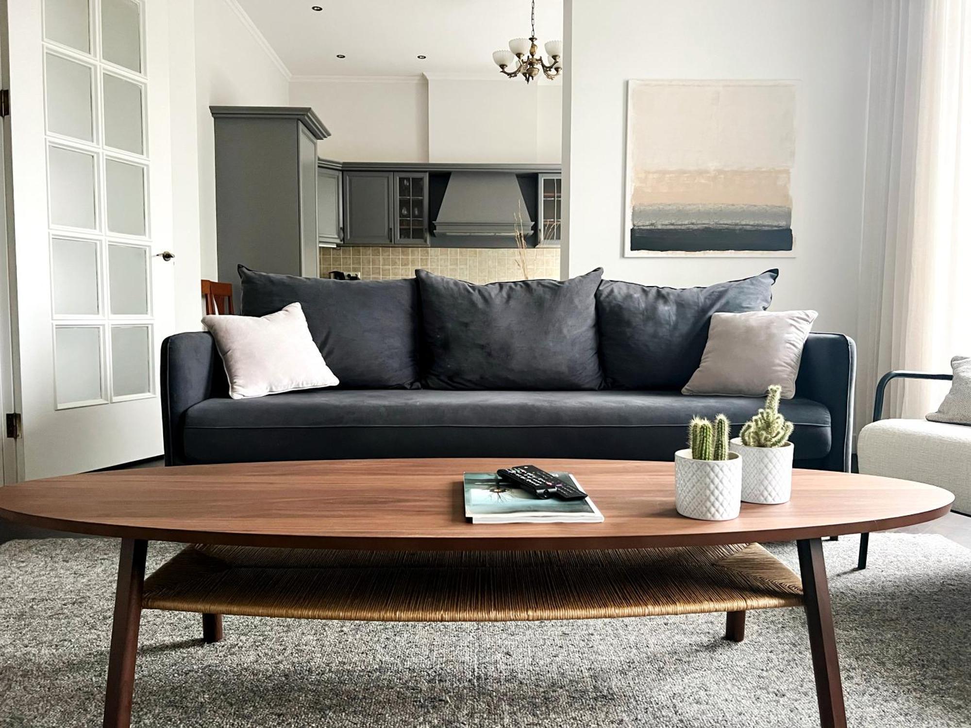 & - Town Hall Apartment *