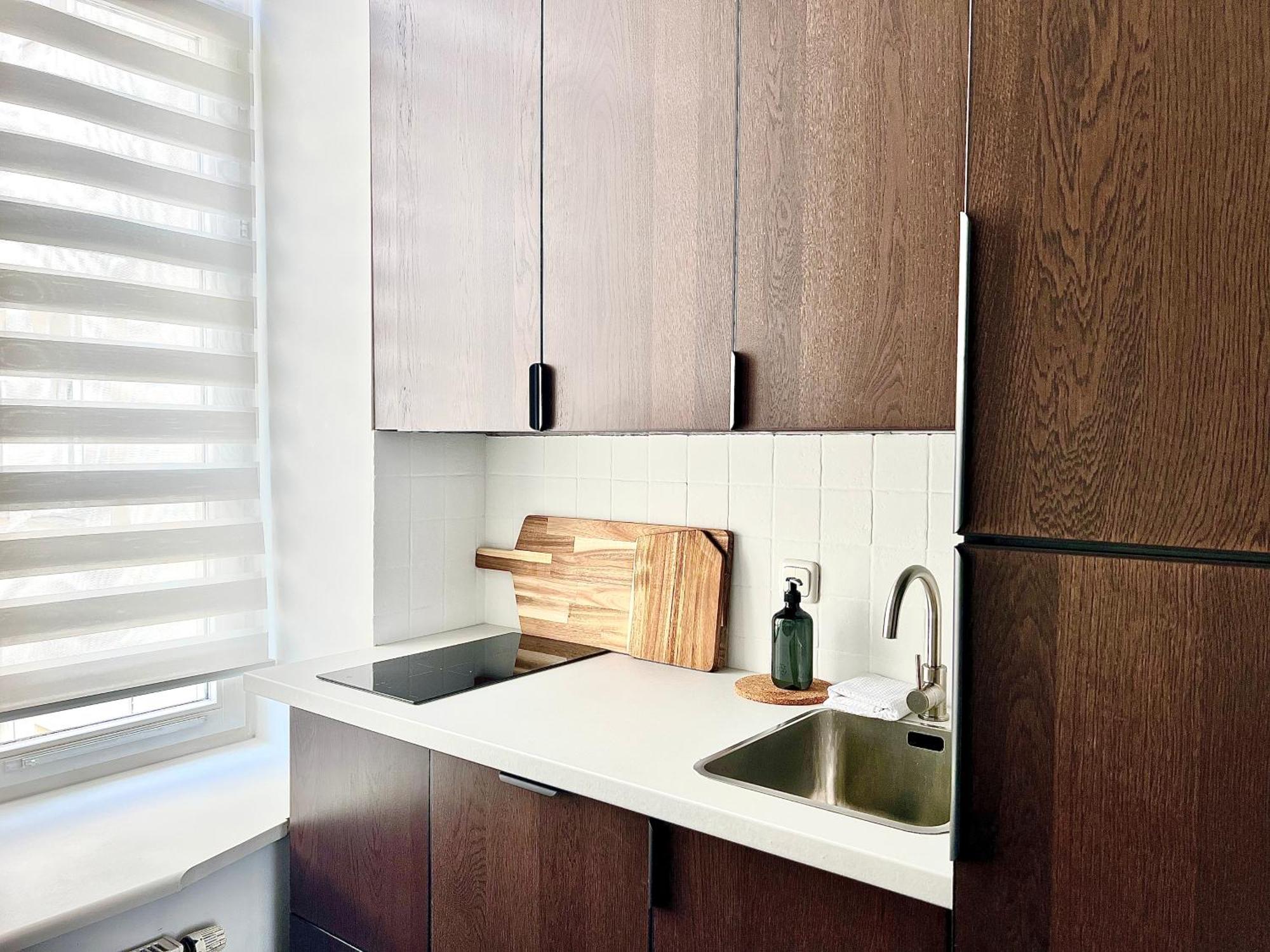 & - Town Hall Apartment *