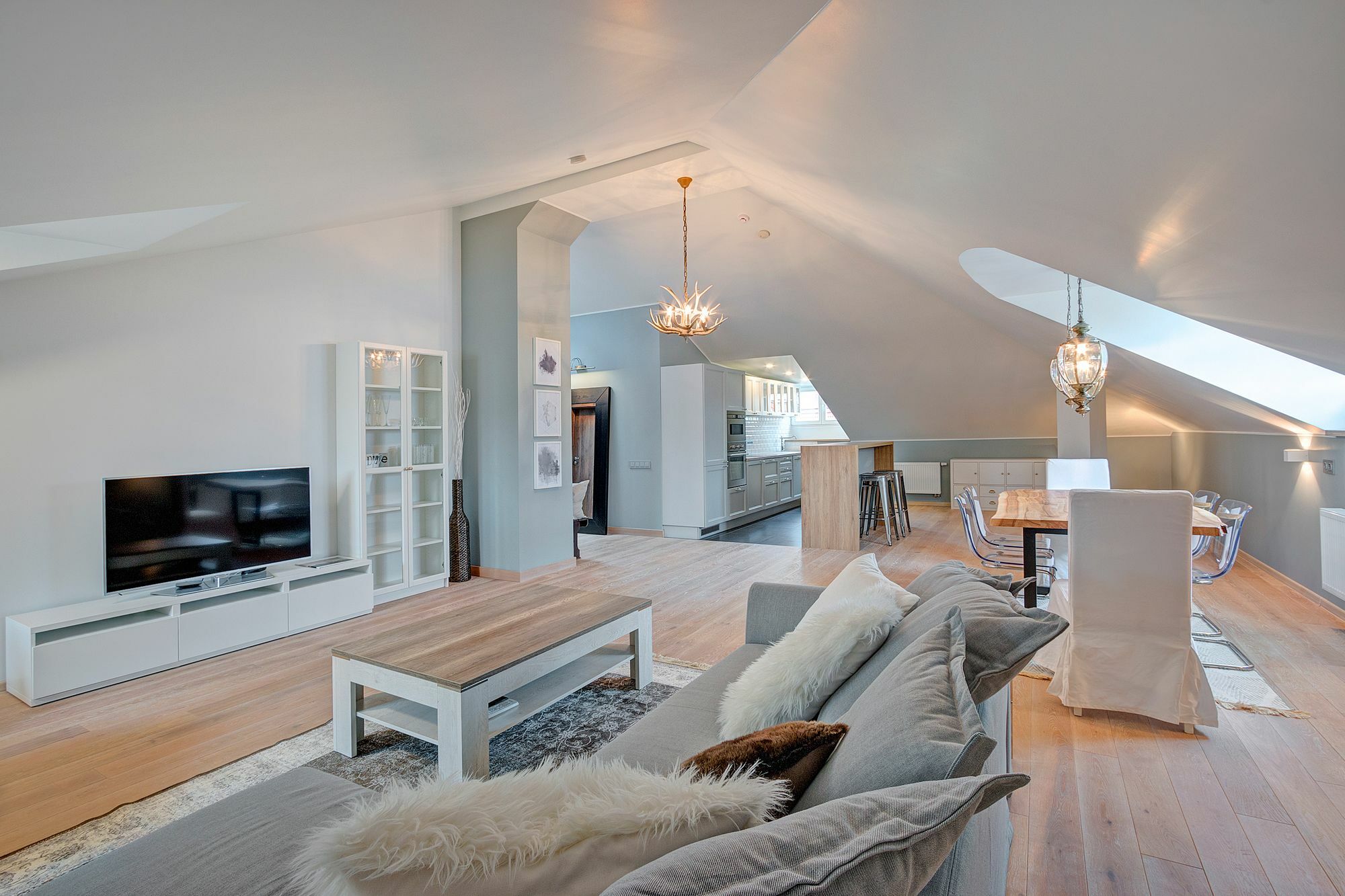 & - Town Hall Apartment *