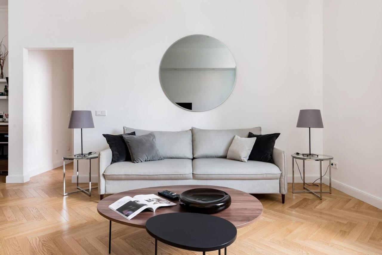 & - Town Hall Apartment